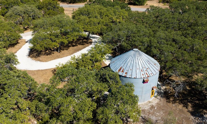 Lampasas Cabin | Lampasas' only grain silo cabin. Close to 3 State Parks and Spider Mountain