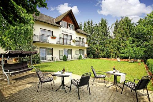 Bad Muenster am Stein-Ebernburg Hotel | Land-gut-Hotel BurgBlick