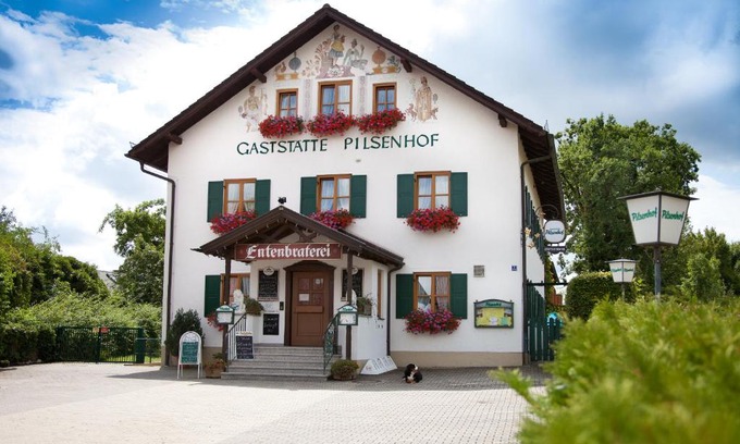 Hechendorf am Pilsensee House | Landgasthof Pilsenhof Entenbraterei