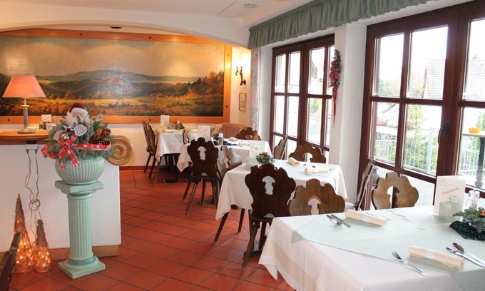 Gemuenden Hotel | Landgasthof Hotel Zur Linde im Taunus