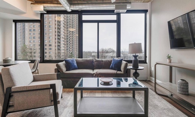 Baileys Crossroads Apartment | Landing at Three Collective - 1 Bedroom in Fall.