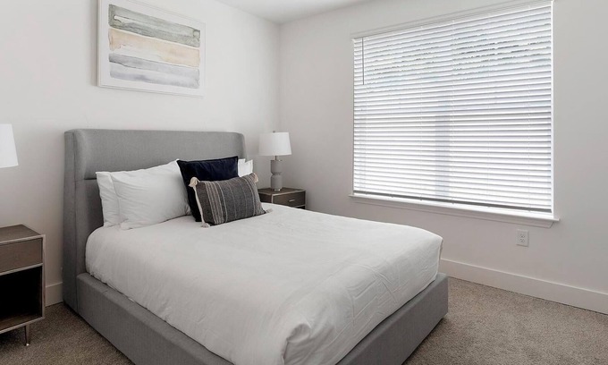 Crestline Heights Apartment | Landing | Chic 1BD, Clubhouse, Gym