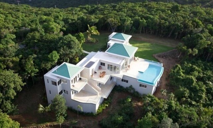 Estate Little Saint Thomas Villa | Langarra: Contemporary, Pristine Estate w/Endless View, 2 Semi-Private Beaches