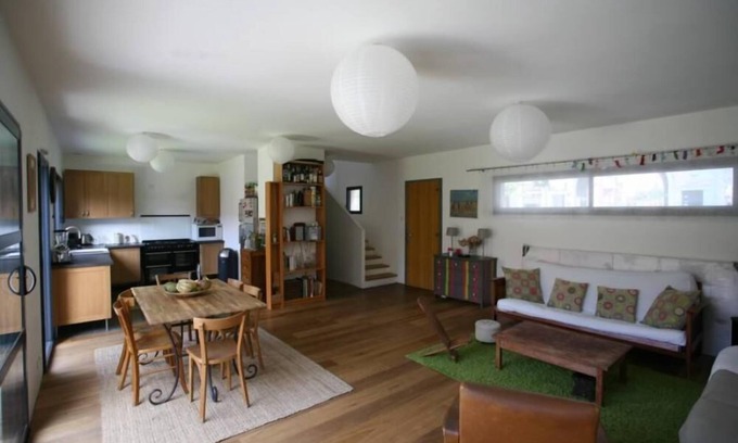 Montreuil House | Large city house with a garden