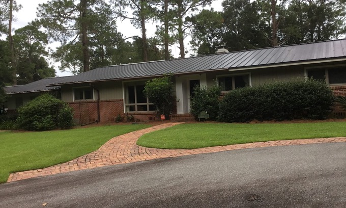 Tallahassee House | Large home on acreage conveniently located
