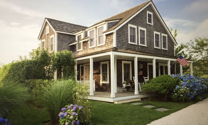 Nantucket House | Large Immaculate Home in Beach Plum with Private Heated Pool, Tennis & Gym