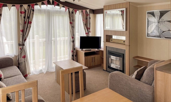 Mynachlogddu House | Large, supreme 12ft-wide caravan with one double with en suite W.