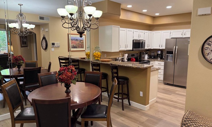 North Mountain Condo | Largest Remodeled 2 bd+ 2 bath+ Loft Overlooking Pool, Gated, Tennis, Pickleball