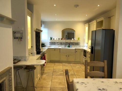 Upper Town Apartment | Lauras Townhouse Apartments Lansdown Slope Townhouse