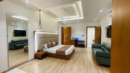 Mallital Resort | Lawrence Tungsten Resort