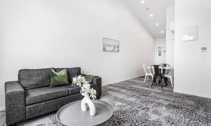Avondale Cottage | Layard Apartments 521 - West Auckland Apartment