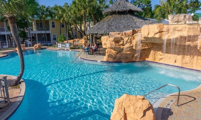 Ono Island Cottage | Lazy Daze 10AU-Beautiful Poolside Cottage with Loft @ the Purple Parrot