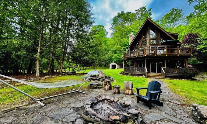 Greentown Cabin | Lazy River Cabin: Private 3 Bedroom, 3 Bath Getaway on Lake Wallenpaupack