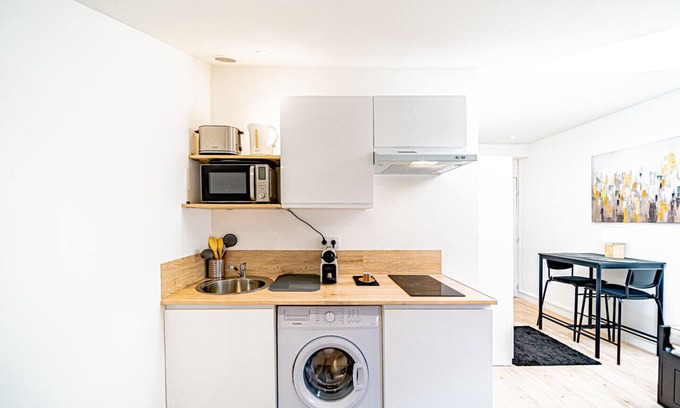 Bussiere - Cadiere Apartment | Le Californie - Agréable studio avec parking privé