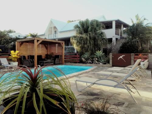 La Grande Montee Apartment | LE COLONIAL, T4 à 5 mn Aeroport dans villa de standing