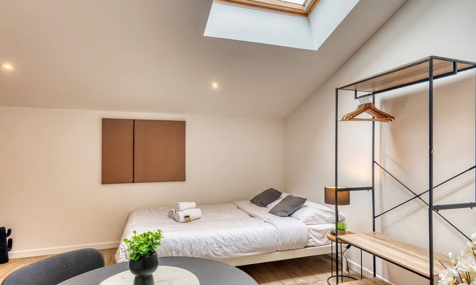 Bussiere - Cadiere Apartment | Le Factory - Studio contemporain - Proche métro B