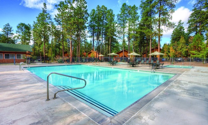 Pinetop Resort | Leave your worries at the door!