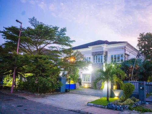 Ajah Villa | LEKKI SECRET MANSION 'n' SWIMMING POOl