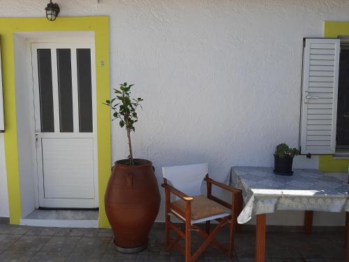 Sitia Apartment | Lemon Garden 2