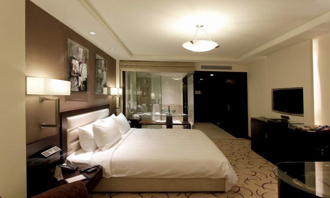 Sector 29 Hotel | Lemon Tree Premier 2, Gurugram