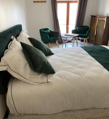 Binas Hotel | Les Acacias