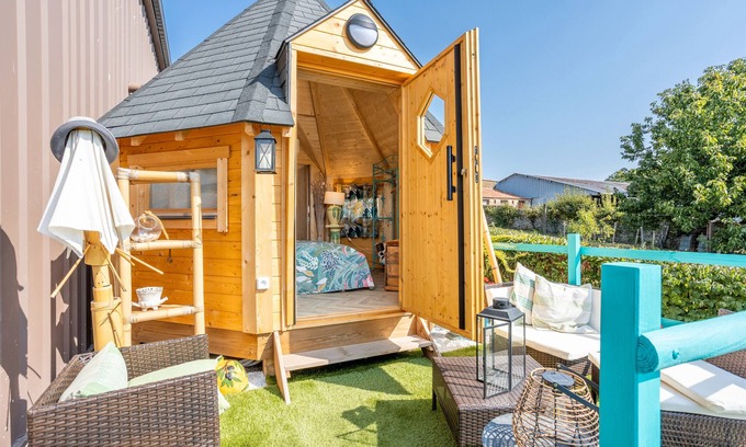 Saint-Michel-Mont-Mercure Bed & Breakfast | Les Philous Gourmands - Guest Room Chalet - Bora Bora - with Private Terrace