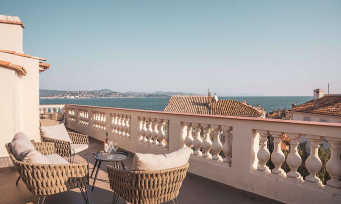 Old Town Apartment | LES REMPARTS, LUXURY APARTMENT WITH SEA VIEW CENTER OF SAINT TROPEZ