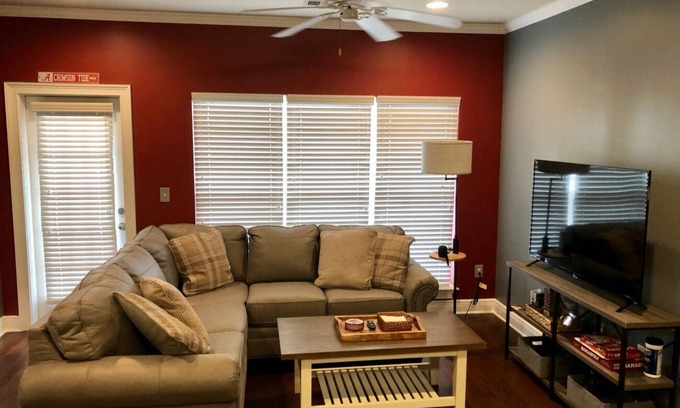 Tuscaloosa Condo | Less Than 1 mile to Bryant Denny, Coleman Coliseum, & Sewell-Thomas