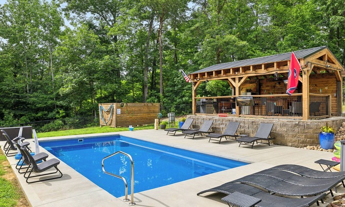 Sevierville Cottage | Less than 3 miles to Dollywood swimming pool hot tub tiki bar game room and more