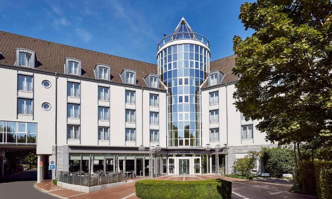 Unterrath Hotel | Lindner Hotel Dusseldorf Airport, part of JdV by Hyatt