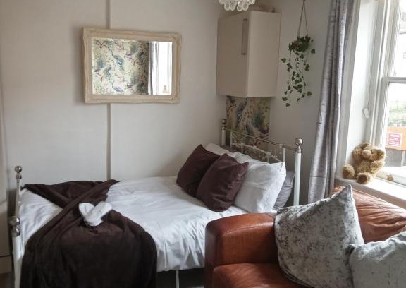 Rochester East Ward Apartment | Little Dorrit Studio flat Rochester ME1 1XZ