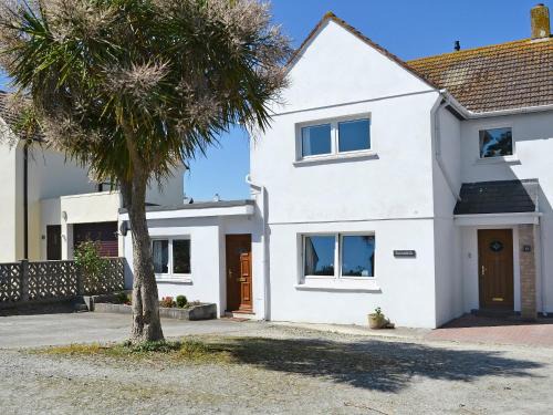 Treator House | Little Tamarisk