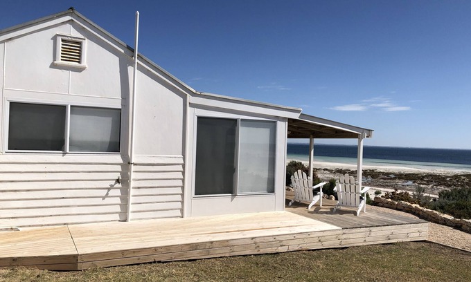 Moorowie Cottage | LITTLE WHITE SHACK on the beach, Hardwicke Bay, Yorke Peninsular
