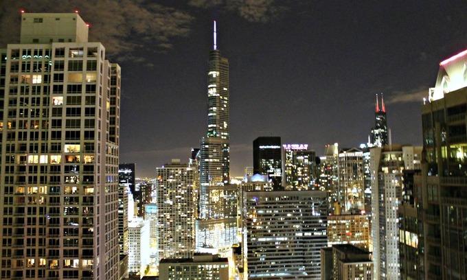 Near North Side Condo | LOCATION! 2b/2b Condo, 51st Floor AMAZING Views, Pool and other Amenities!