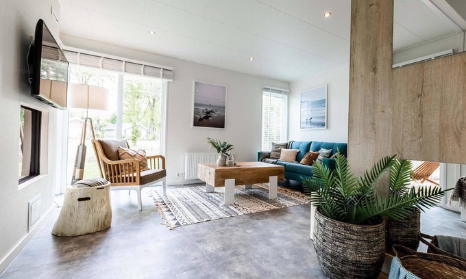 Lageweg Ski Chalet | ✓ Lodge Royall at Parc de IJsselhoeve ✓ Holiday home for 4 persons ✓ Located in Nieuwerkerk aan den IJssel (Zuid-Holland) ✓ Holiday park next to the IJssel ✓ Book directly through the park