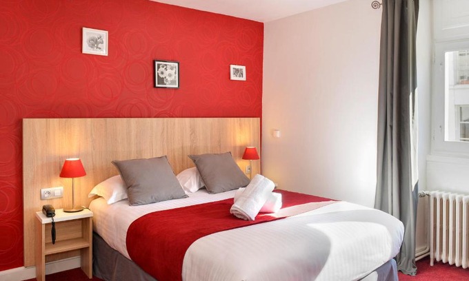 Richelieu Hotel | Logis Hôtel Restaurant Le Puits Doré