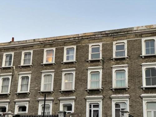 Shepherd's Bush Hotel | London Budget Bliss, London W12, white city, shepherd's bush market