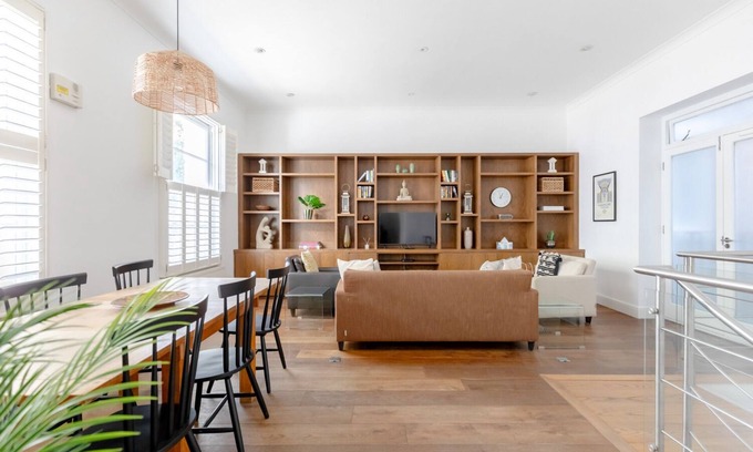 Warwick Apartment | London Maisonette: Unique Retreat
