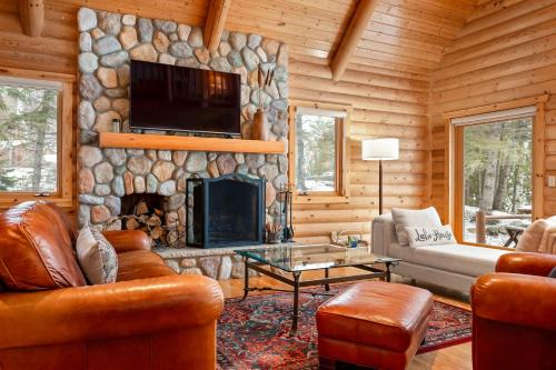 Grand Rapids House | Loon Star Lodge - Three Bedroom Log Home