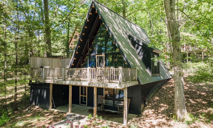 Swanton House | Lost and Found: Lakefront, Private Dock, Fire Pit, Ping Pong!