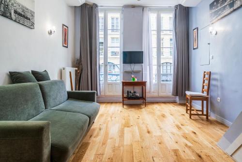 Les Halles Apartment | Louvre Chatelet