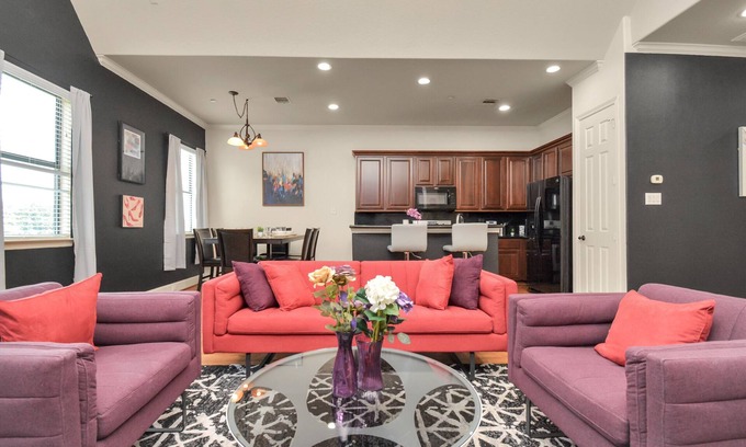 Woodlake - Briar Meadow House | Love&Mystique Getaway in Galleria w/Pool/Sleeps12!