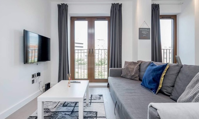 St Albans Apartment | Lovely 1 Bedroom City Apartment , 5 mins Walk to