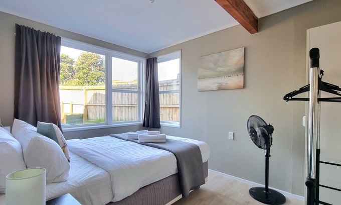Hillsborough House | Lovely 2- Bedroom Unit with Free Parking