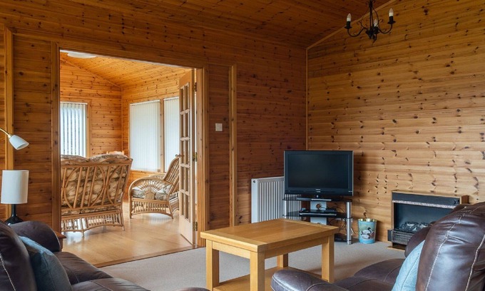 Drumnadrochit House | Lovely apartment in villa for 6 people with WIFI, TV, patio and panoramic view