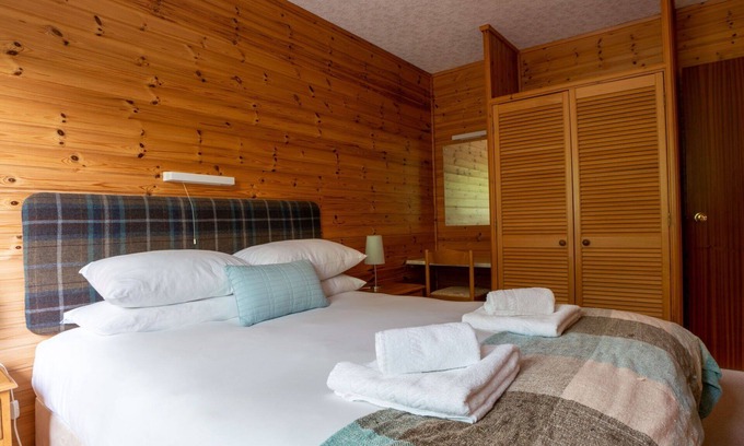 Drumnadrochit House | Lovely apartment in villa for 6 people with WIFI, TV, patio and panoramic view