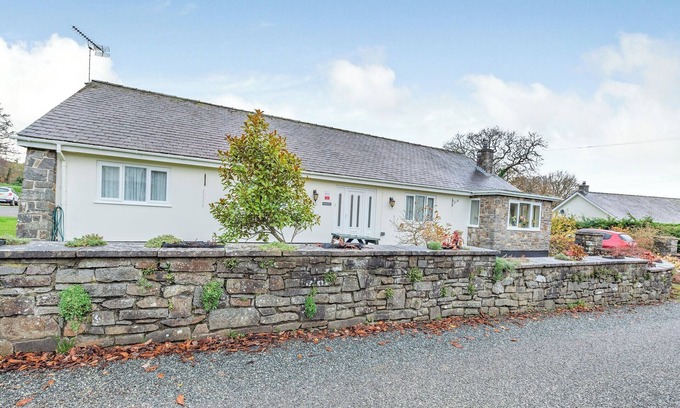 Oakford Cottage | Lovely bungalow situated on a fishery just 4 miles from Aberaeron harbour town.