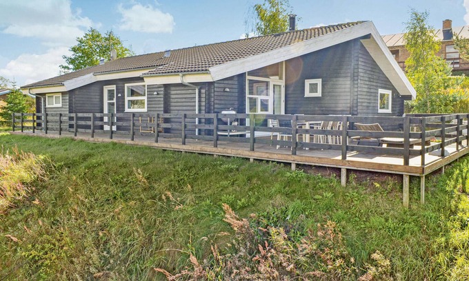 Lyngsbæk Strand House | Lovely home in Ebeltoft with WiFi