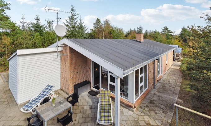 Torup Strand House | Lovely home in Fjerritslev with WiFi