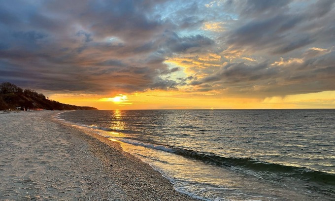 East Shoreham Apartment | Lovely Loft Apartment with Private Beach Access!